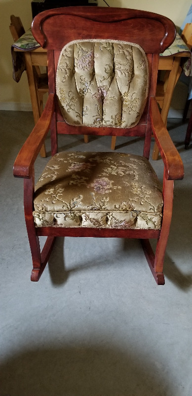 Chaises antique dans Chaises, Fauteuils inclinables  à Ville de Québec - Image 4