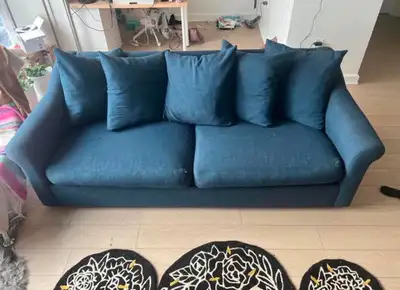 DOIT VENDRE! Encore réduit!  très gros canapé bleu, View more