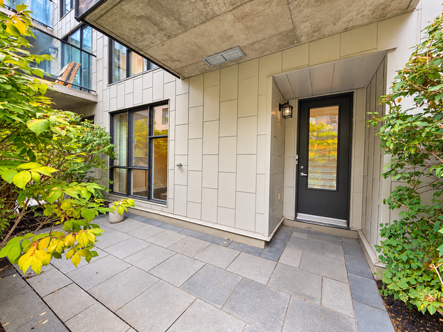Condo for Sale in Griffintown on ground floor with terrace