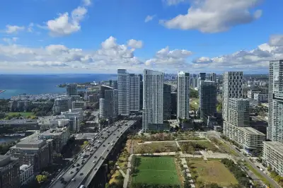 11 BRUNEL CRT - WESTONE CONDOS - HIGH FLOOR 1 BEDROOM W/LAKEVIEW