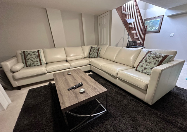 Sectional Italian leather  in Couches & Futons in Oakville / Halton Region