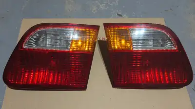 Hello, Im selling a used excellent condition OEM Honda Civic Seda EK (1995-2000) inner tail lights....