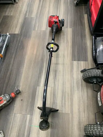 Yard Machines Y2500 String Trimmer *Great Working Condition* Item #1415352 - 25cc 2-cycle engine - F...