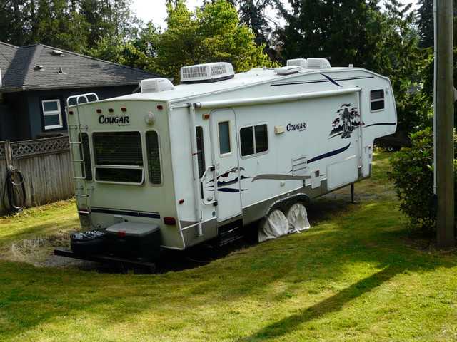 Beautiful 2005 Keystone 28.5 COUGAR 5th Wheel in Travel Trailers & Campers in Mission - Image 2