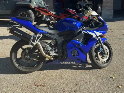 2003 Yamaha R6 – Clean, Ready to Ride Well-kept 2003 Yamaha R6 with 36,000 km. This bike has been la...