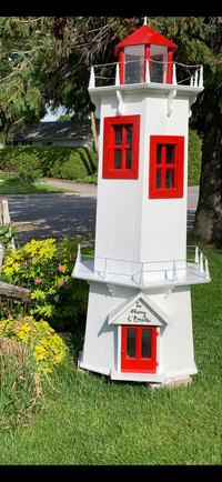 Phare rouge et blanc