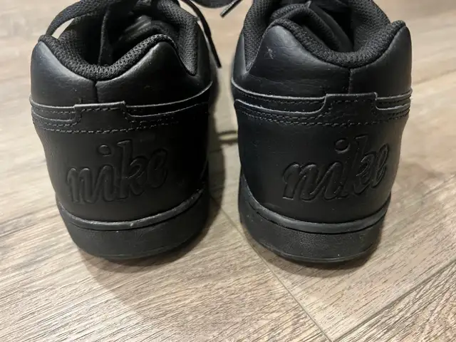 MENS BLACK NIKE SNEAKERS  in Men's Shoes in Edmonton - Image 4