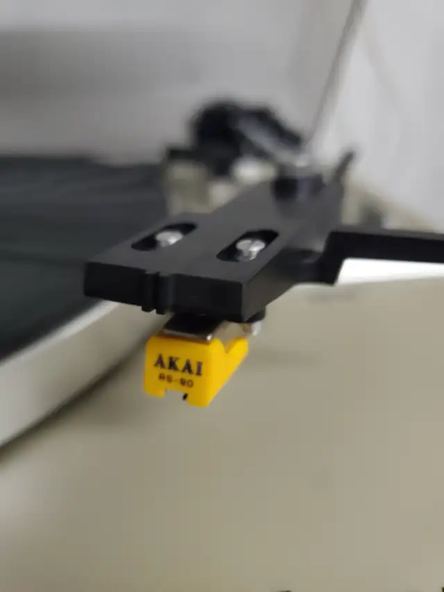 AKAI AP-B20CS RARE VINTAGE BELT DRIVE AUTO-RETURN TURNTABLE BOX in Stereo Systems & Home Theatre in Markham / York Region - Image 4