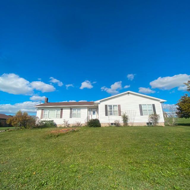 3 bedroom House Port Williams 2300/month plus utilities Long