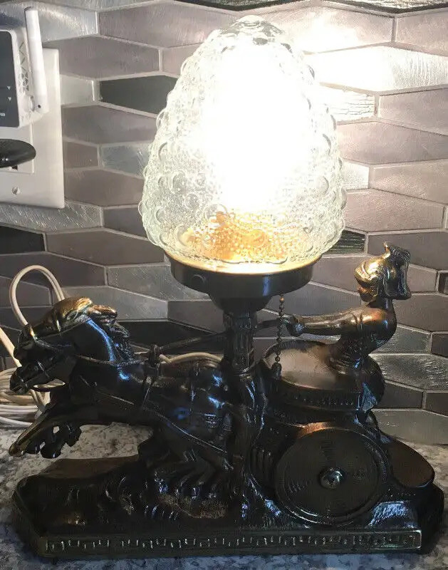 Lampe antique des années 30 char romain. dans Art et objets de collection  à Trois-Rivières - Image 2