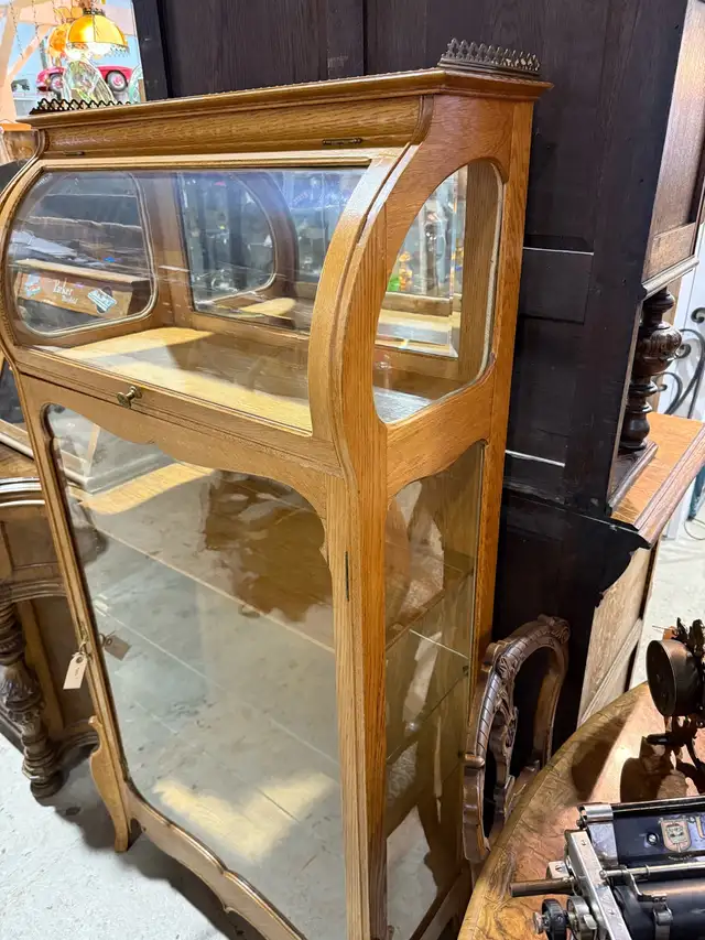 really unique light oak curved top cabinet  in Hutches & Display Cabinets in Edmonton - Image 7