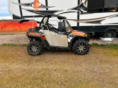 2011 Polaris RZR 800 2 sets of rims and tires roof stereo