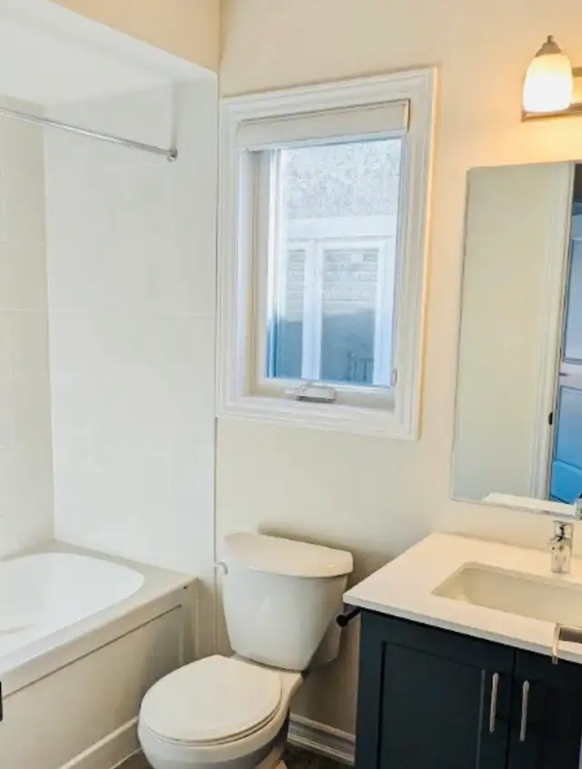 Room rent with private washroom Brampton - April 3