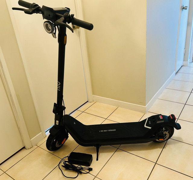 NIU KQi3 Pro Scooter in Other in Mississauga / Peel Region