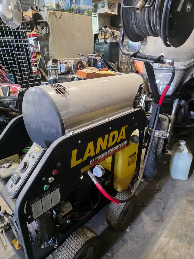 Landa Hot Water Pressure Washer in Other in Regina - Image 3