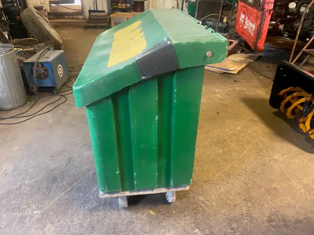 Rolling Feed Bin - 42" x 21"525760312241694723