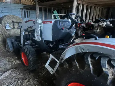Bobcat 2025 tractor has 125hr on it upgrading to a skid steer comes with bucket and rear snowblower...