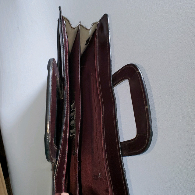 Burgundy Brief case in Women's - Bags & Wallets in Ottawa - Image 2