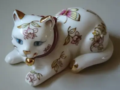 Vintage 1986 The Franklin Mint Curio Satsuma Cat Collection Porcelain Cat Figurine with Butterflies...
