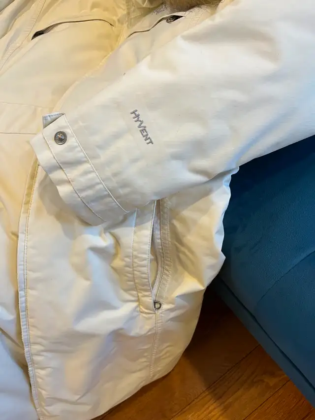 North Face Women's Winter Coat in Women's - Tops & Outerwear in City of Montréal - Image 7