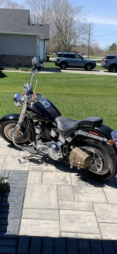 2006 fatboy 22000 miles, great condition only selling because I want something different comes with...