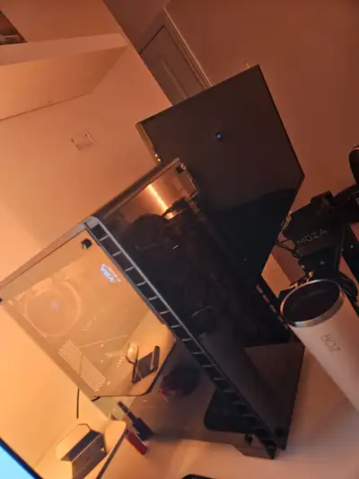 Selling my personal gaming PC, it runs amazing, clean and cool. Its a perfect PC for 1080/1440p gami...
