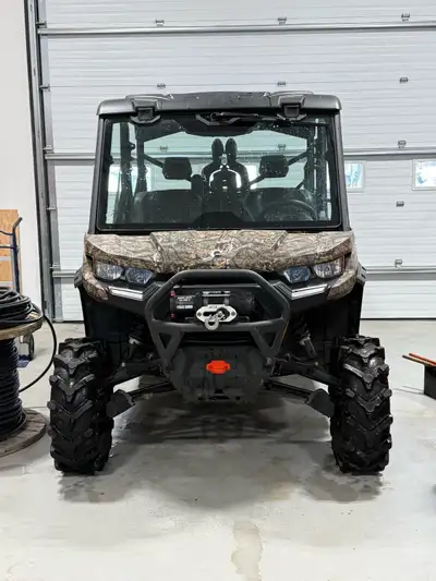 2021 Cam am defender max XMR 1000. Great shape, glass 3 position window with windshield wipers and r...