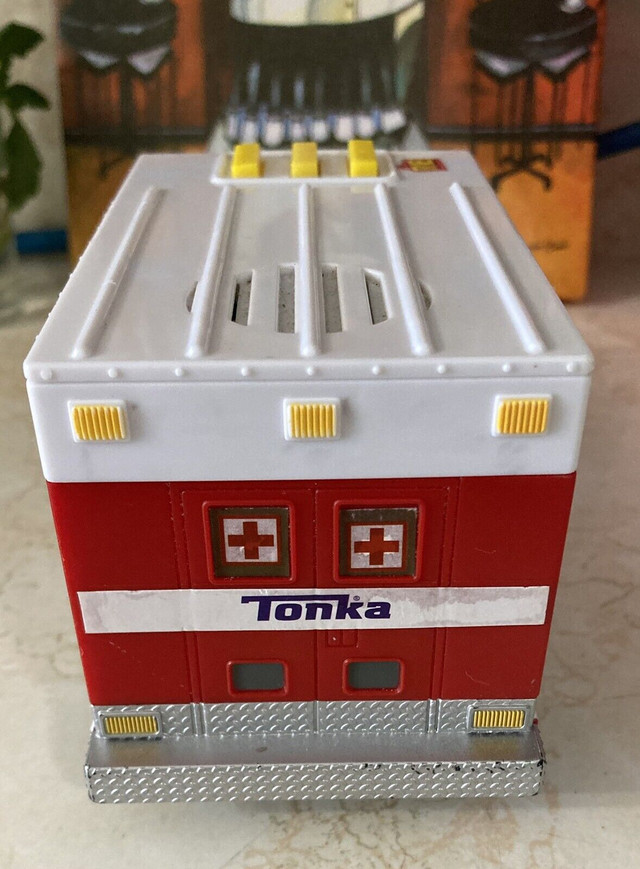 COLLECTION TONKA AMBULANCE FIRE RESCUE AVEC SONS ET LUMIÈRES  in Toys & Games in Gatineau - Image 3