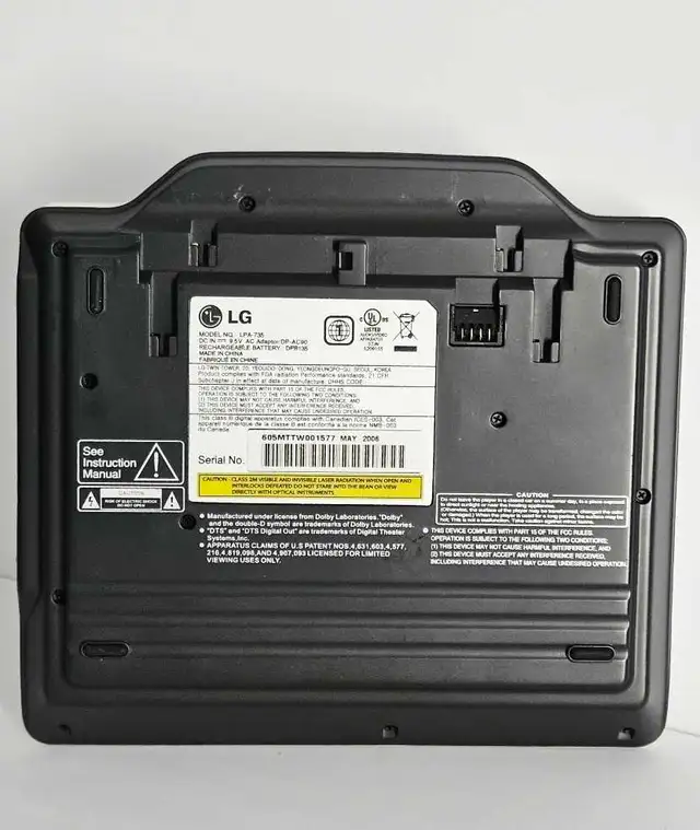 LG Portable DVD Player Model: LPA-735  7"- Screen- PLS. READ DES in General Electronics in City of Montréal - Image 9
