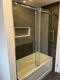 Tub shower door available in 10mm in all finishes 
