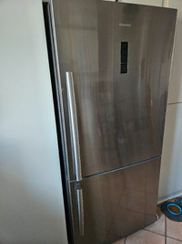 Réfrigérateur Hisense stainless à vendre.