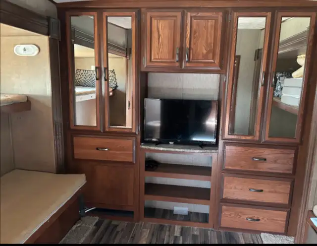 5th wheel camper with bunks & outside kitchen in Travel Trailers & Campers in Regina - Image 11