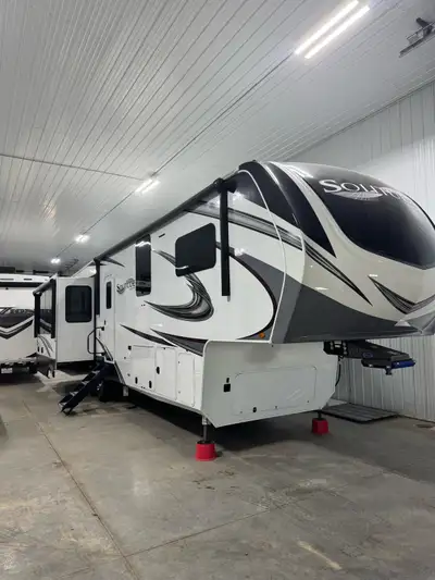 2022 Grand Design Solitude 378MBS Fifth Wheel Camper • Excellent condition – only travelled as far a...
