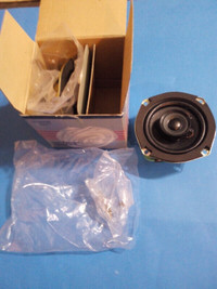 Huyndai 08610-21001 Front Stereo Speaker Kit