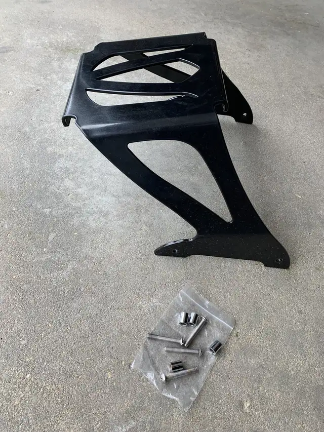 Victory Motorcycle Luggage Bag Rack Black in Other in Winnipeg - Image 3