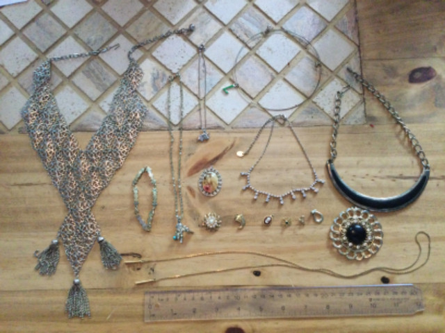 Vintage jewelry in Jewellery & Watches in Winnipeg