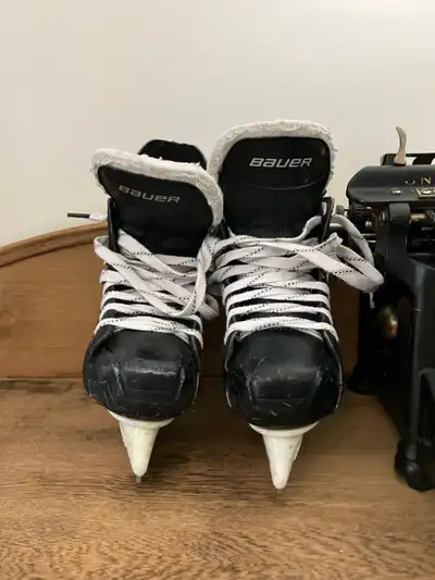 Bauer Youth Hockey Skates Size 1, View more