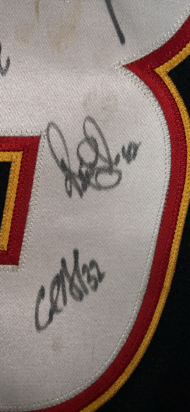 Autographed Calgary flames jersey  in Hockey in Brandon - Image 3