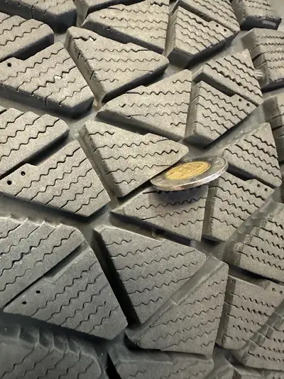 265/50R20 Blizzak Tires – Almost New, Pneus d’hiver Blizza, View more
