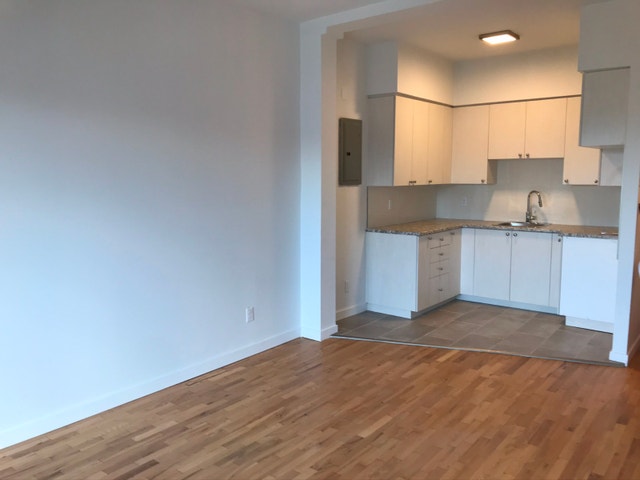 3 1/2 apt. in the Chomedey, Laval, area — photo 3