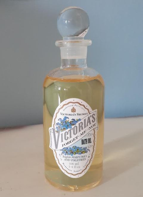 Victoria's Secret Forget-Me-Not Bath Oil - 100ml - RARE in Arts & Collectibles in Markham / York Region - Image 2