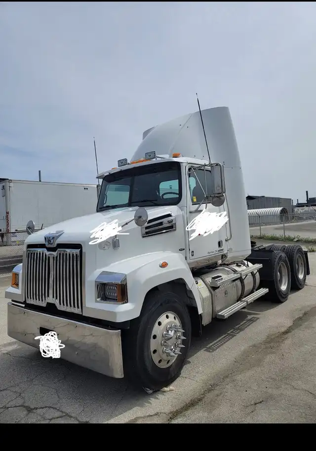 2016 western star 4700 SF in Heavy Trucks in Hamilton - Image 3