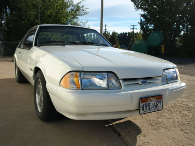 1987-93 Ford Mustang stock Hood (OEM) dans Pièces de véhicules, pneus, accessoires  à Ville de Montréal