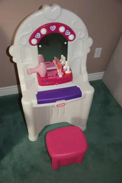 Little Tikes Princess Vanity/Beauty Salon, View more