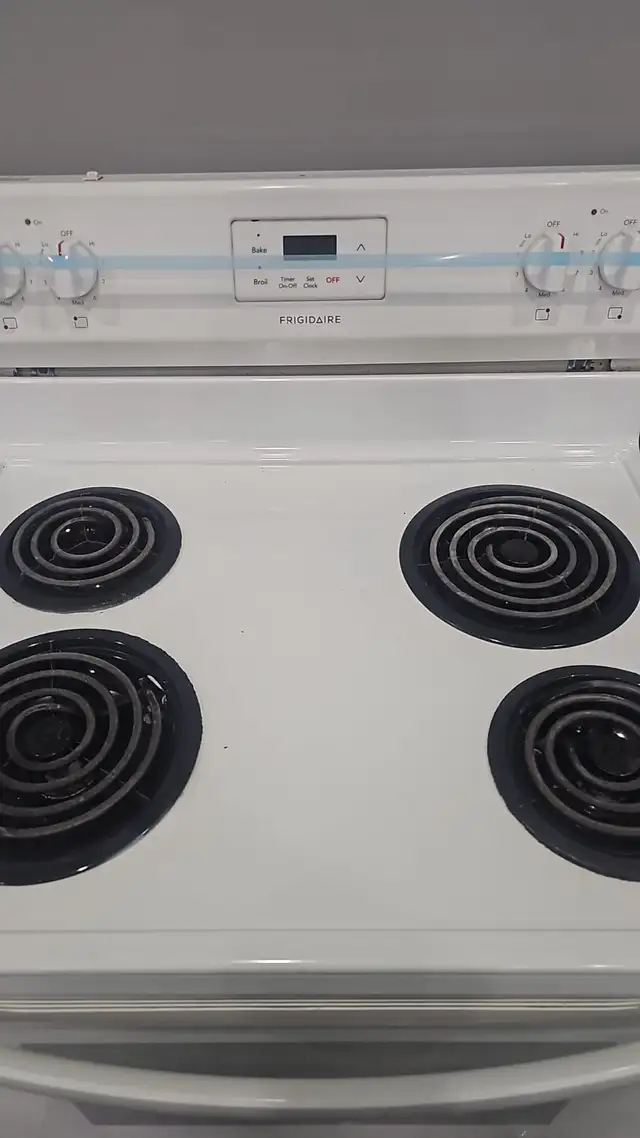 whirlpool 30 w freestanding electric stove range oven  in Stoves, Ovens & Ranges in Mississauga / Peel Region - Image 3