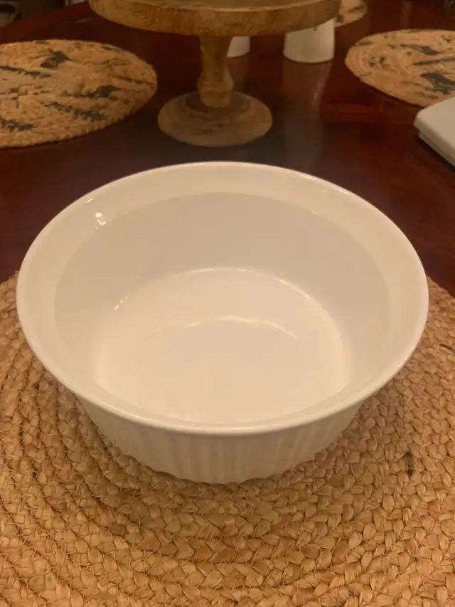 RARE FIND  1990’S ‘ CORNINGWARE FRENCH WHITE STONEWARE  in Kitchen & Dining Wares in Mississauga / Peel Region - Image 6