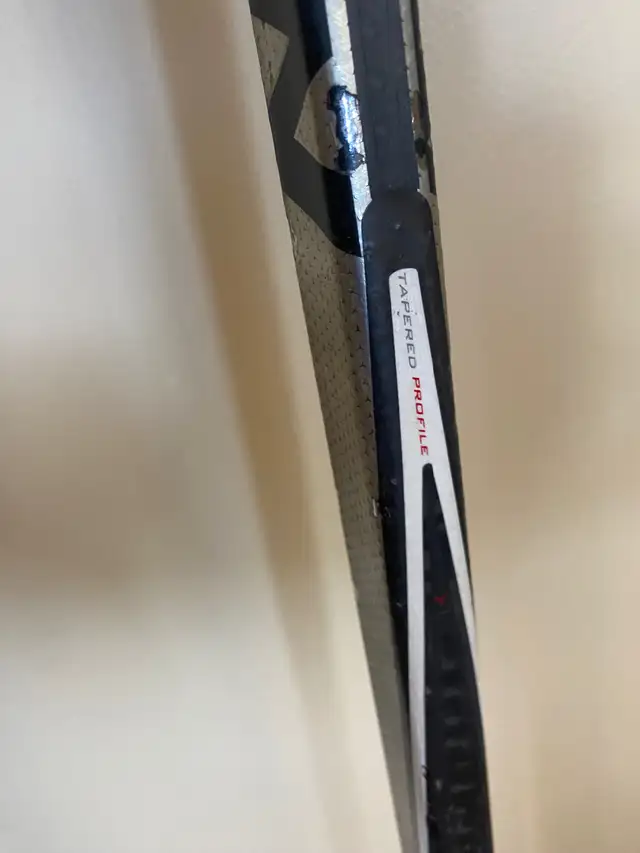 Easton hockey stick in Hockey in Winnipeg - Image 8