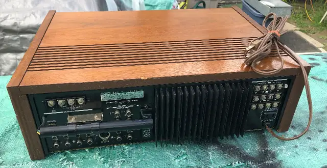 Sony STR-7055 Receiver in Stereo Systems & Home Theatre in Oshawa / Durham Region - Image 6