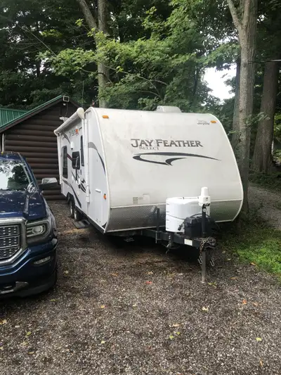 Good as new, everything working, super design that tows easily (21 feet) but extends to a full 28 fe...