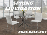 DESIGNER ROUND DINING TABLE WITH FOUR CHAIRS..